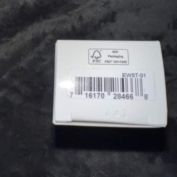 Bobbi Brown Vitamin Enriched Skin Tint Broad Spectrum SPF 15 Fair 1 1.7 Fl Oz - Picture 6 of 8